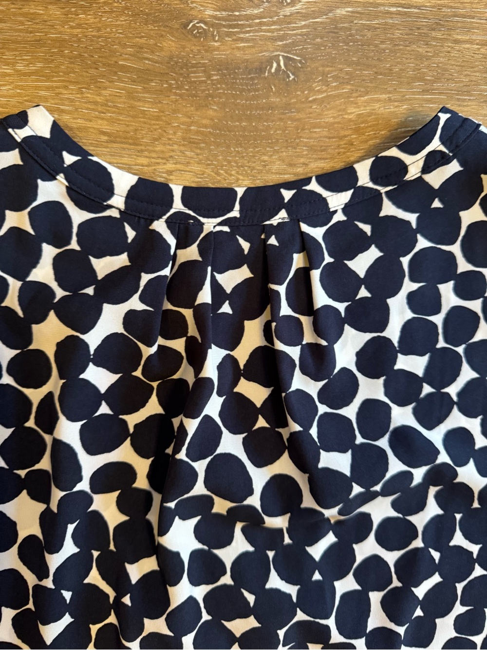 Calvin Klein Women's Navy and White Dot V-Neck Flutter Sleeve Top XL - Picture 2 of 11